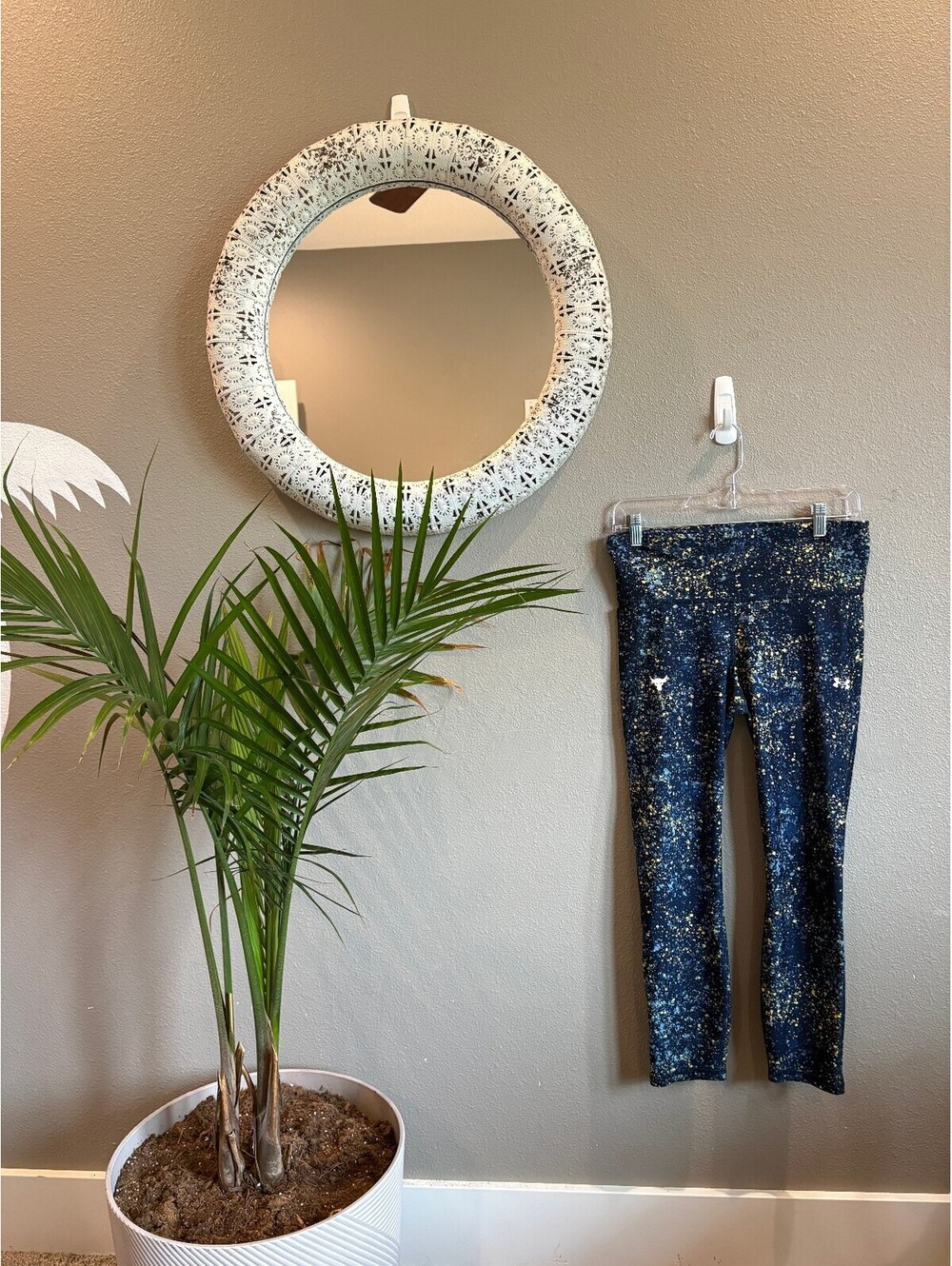 Under Armour Women's Blue and Gold Splatter Print Leggings Size Regular 6